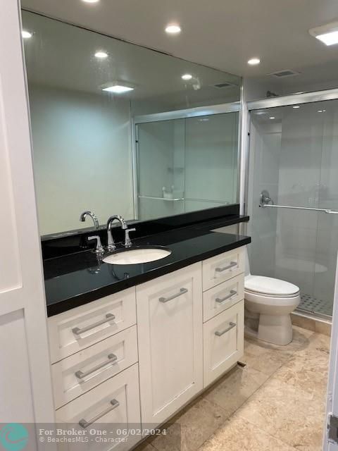 Active With Contract: $1,700 (1 beds, 1 baths, 795 Square Feet)