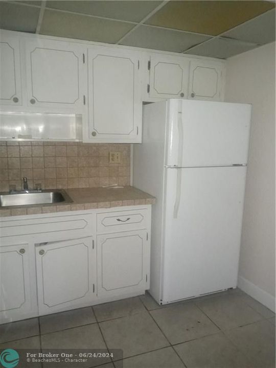 Active With Contract: $90,000 (1 beds, 1 baths, 550 Square Feet)