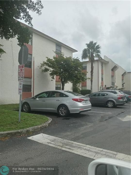 Active With Contract: $90,000 (1 beds, 1 baths, 550 Square Feet)