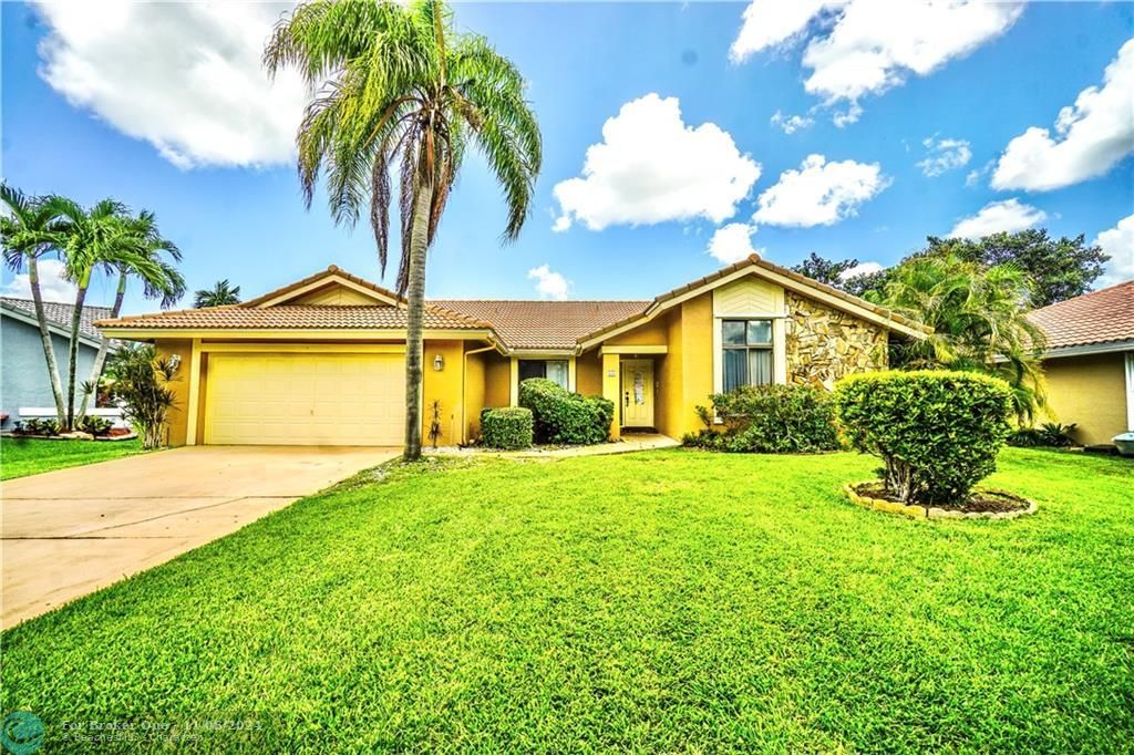 Recently Sold: $420,000 (4 beds, 2 baths, 2096 Square Feet)