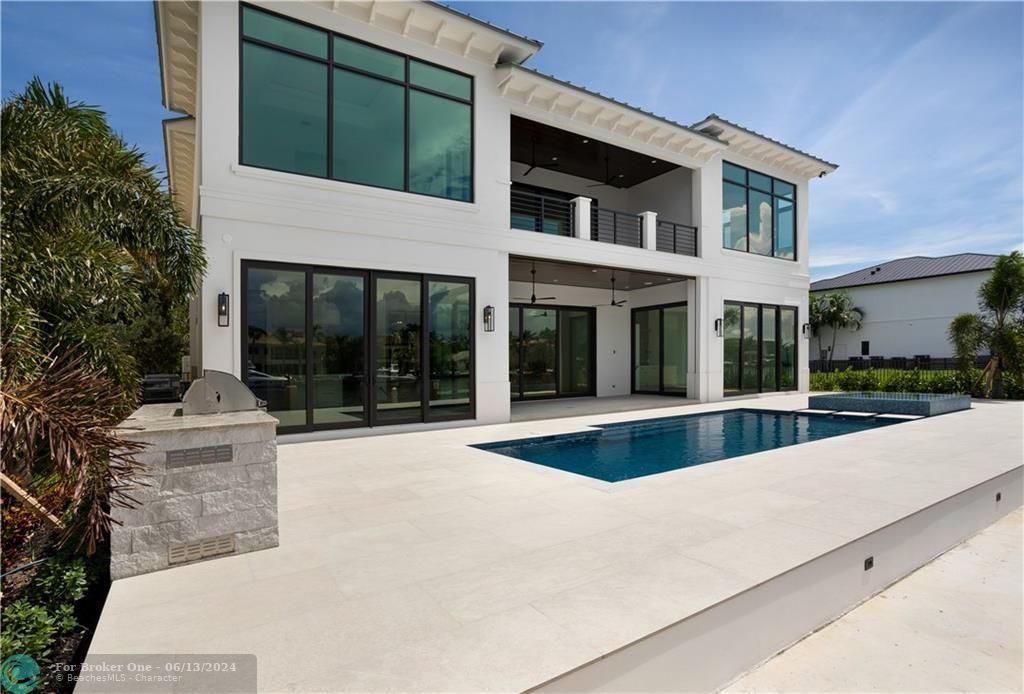 Recently Sold: $4,450,000 (5 beds, 5 baths, 5036 Square Feet)