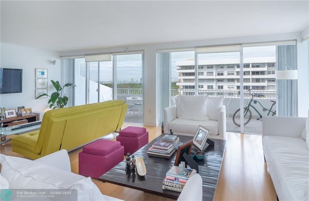 Recently Sold: $1,900,000 (3 beds, 2 baths, 1930 Square Feet)