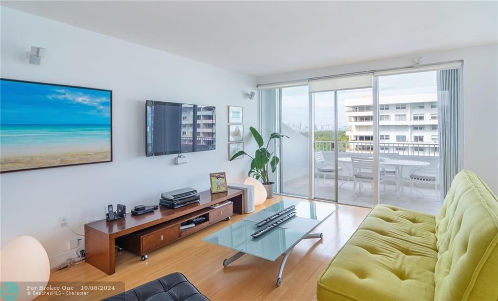 Recently Sold: $1,900,000 (3 beds, 2 baths, 1930 Square Feet)