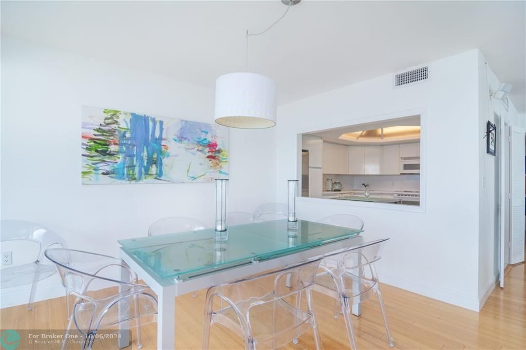 Recently Sold: $1,900,000 (3 beds, 2 baths, 1930 Square Feet)