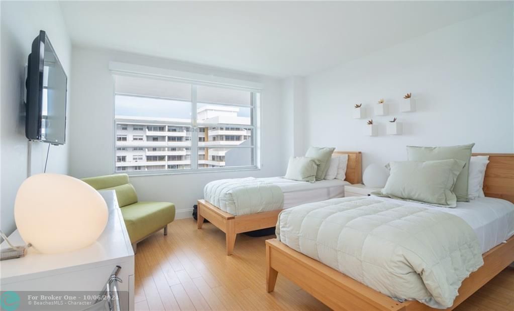 Recently Sold: $1,900,000 (3 beds, 2 baths, 1930 Square Feet)