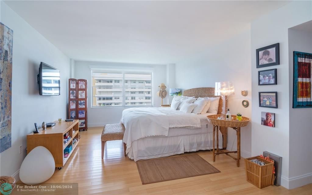 Recently Sold: $1,900,000 (3 beds, 2 baths, 1930 Square Feet)