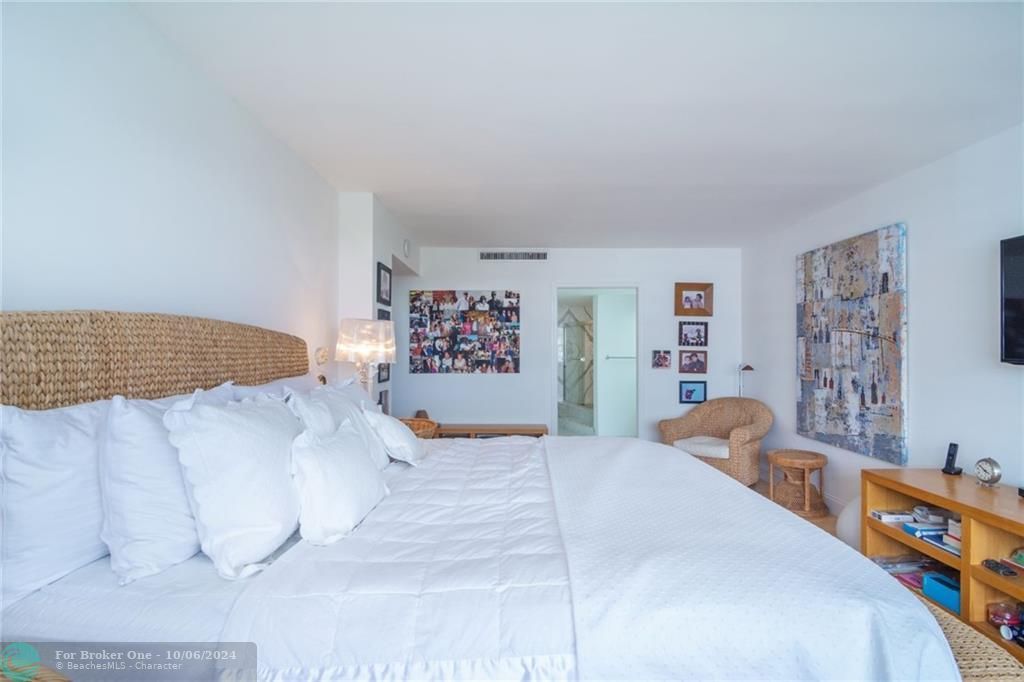 Recently Sold: $1,900,000 (3 beds, 2 baths, 1930 Square Feet)