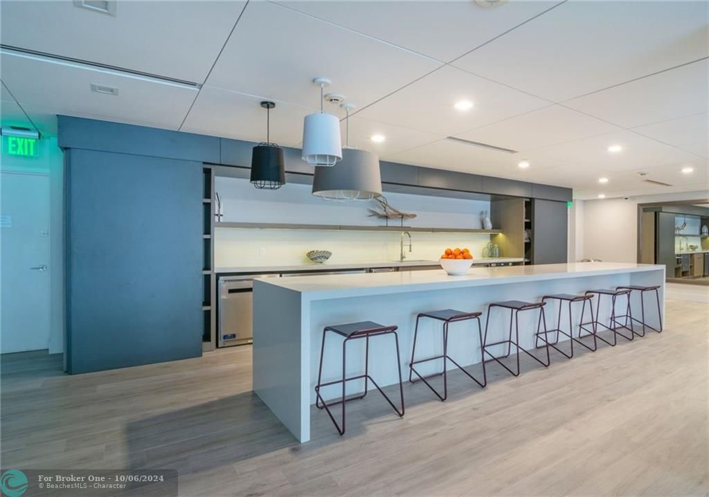 Recently Sold: $1,900,000 (3 beds, 2 baths, 1930 Square Feet)