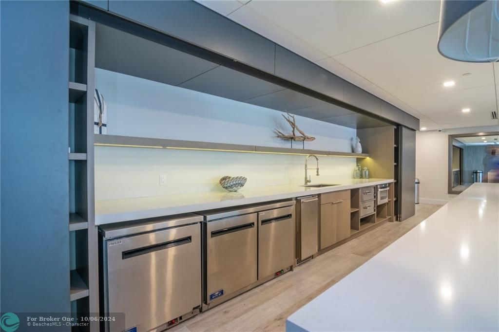 Recently Sold: $1,900,000 (3 beds, 2 baths, 1930 Square Feet)