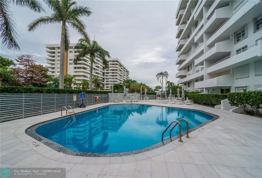 Recently Sold: $1,900,000 (3 beds, 2 baths, 1930 Square Feet)