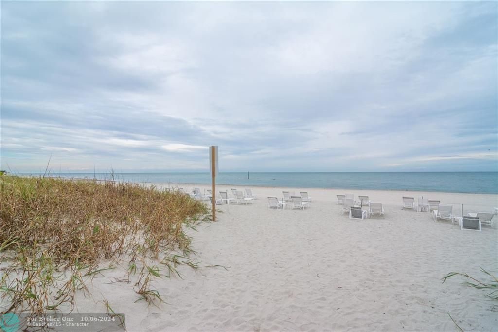 Recently Sold: $1,900,000 (3 beds, 2 baths, 1930 Square Feet)