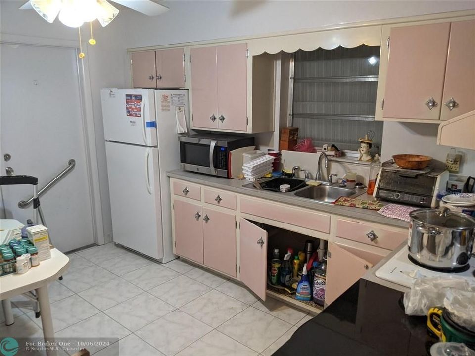 Vendido Recientemente: $275,000 (3 camas, 2 baños, 1300 Pies cuadrados)