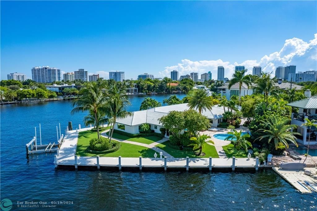Recently Sold: $6,495,000 (4 beds, 4 baths, 3222 Square Feet)