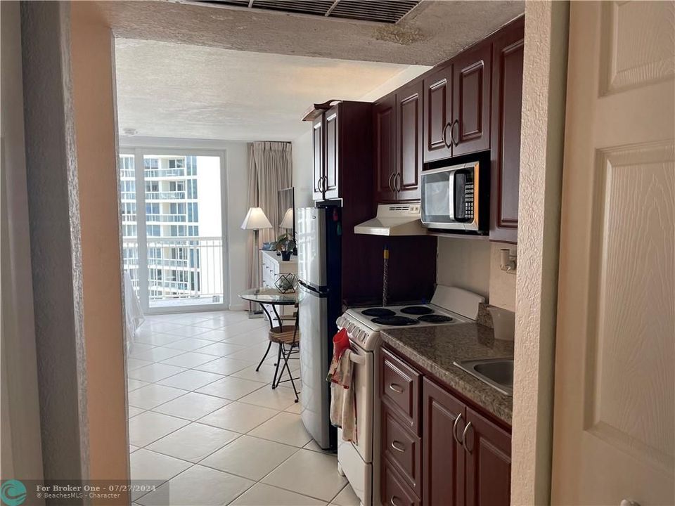 Active With Contract: $175,000 (0 beds, 1 baths, 360 Square Feet)