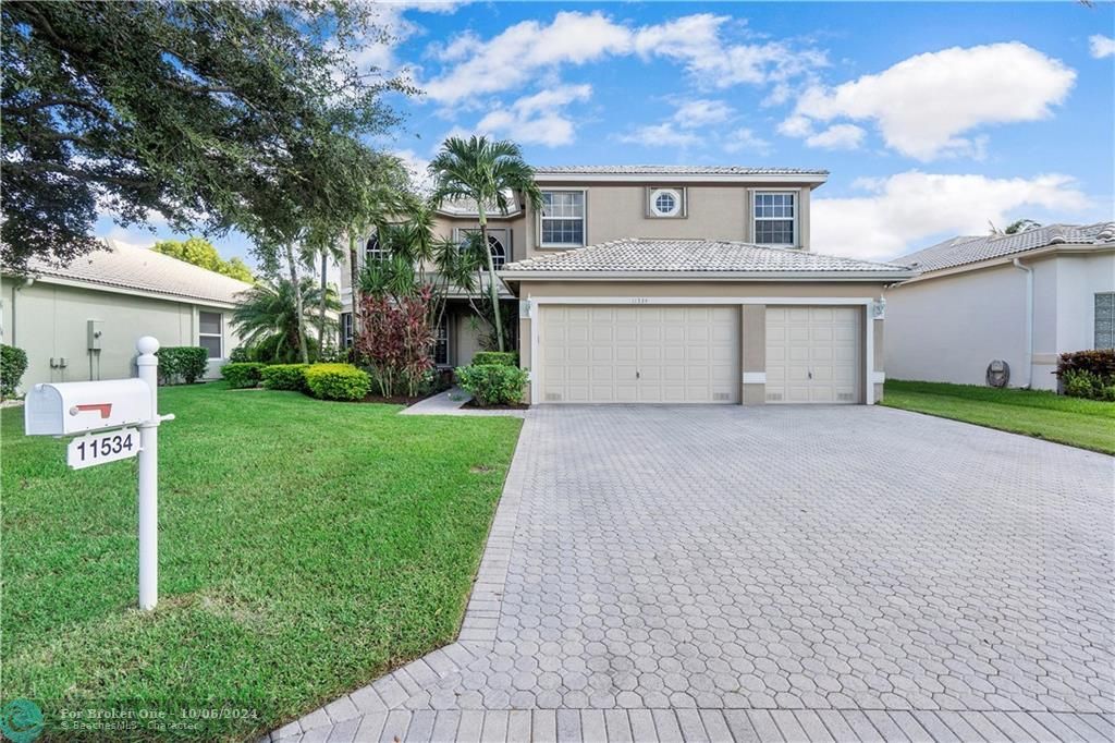 Recently Sold: $759,000 (5 beds, 3 baths, 3178 Square Feet)