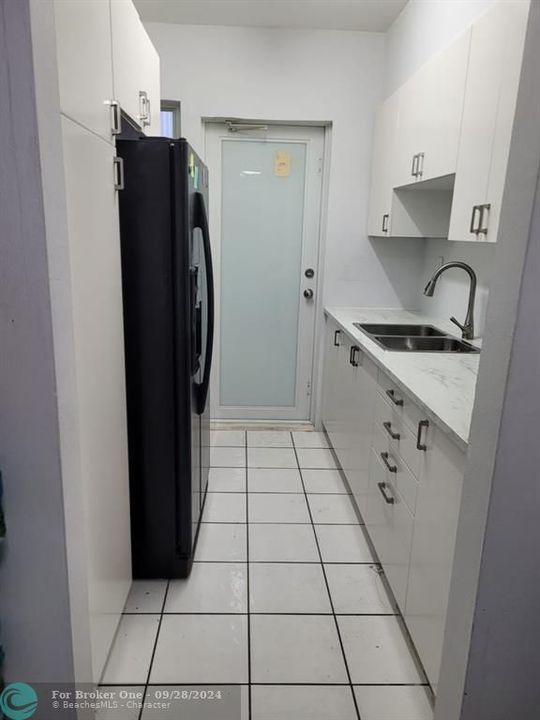 Active With Contract: $195,000 (1 beds, 1 baths, 634 Square Feet)