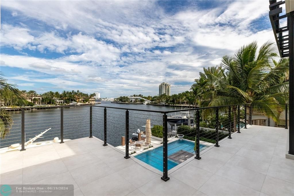 Recently Sold: $10,750,000 (4 beds, 4 baths, 5478 Square Feet)