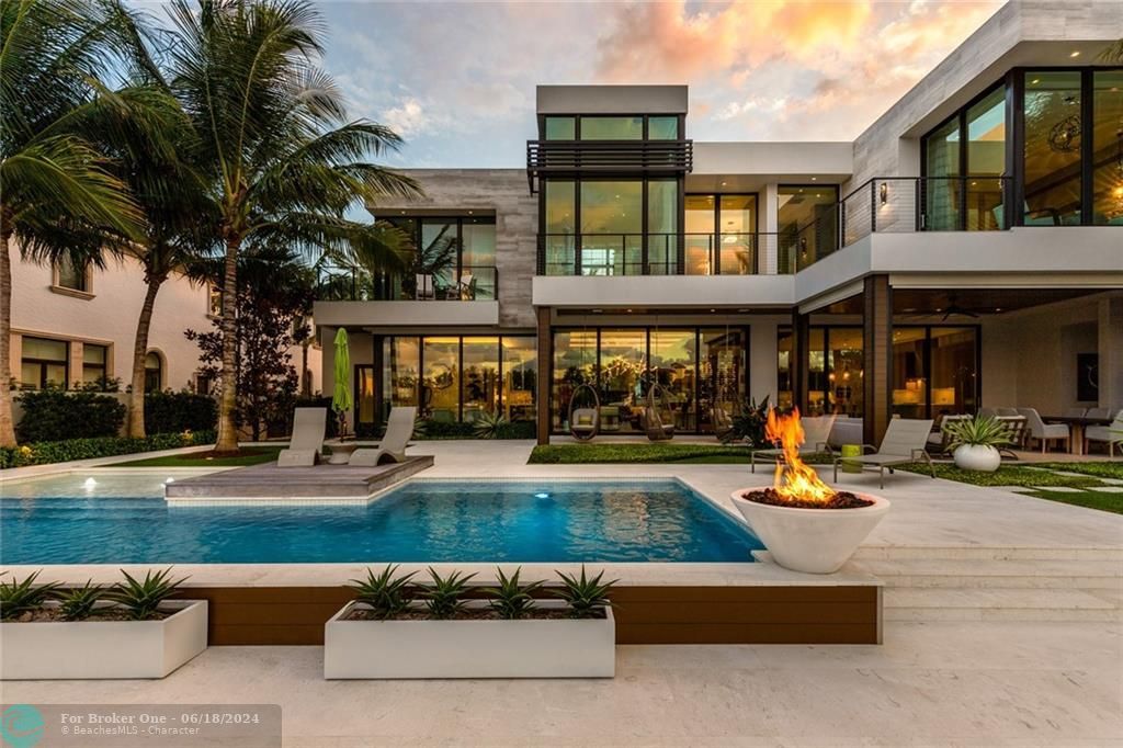 Recently Sold: $10,750,000 (4 beds, 4 baths, 5478 Square Feet)