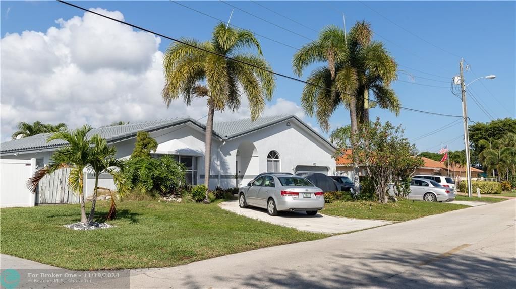 Active With Contract: $1,699,995 (3 beds, 2 baths, 2782 Square Feet)