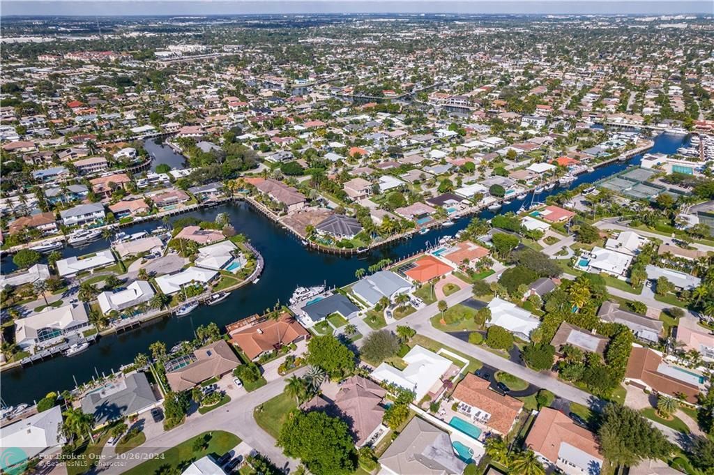 Active With Contract: $1,699,995 (3 beds, 2 baths, 2782 Square Feet)