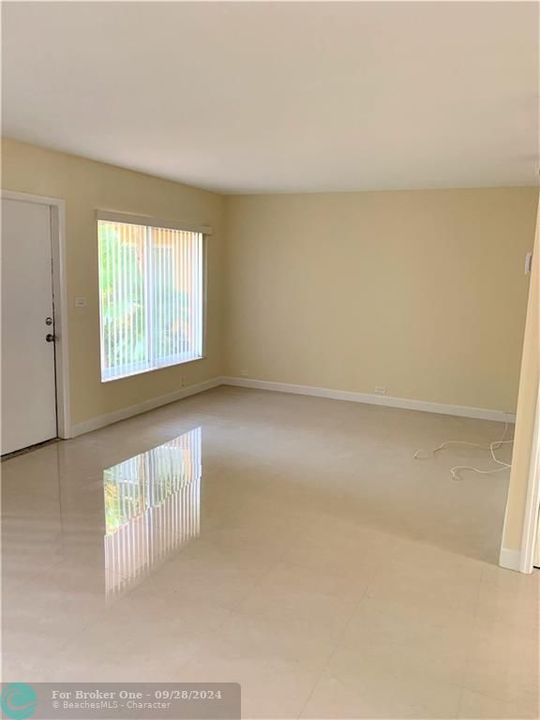 Recently Rented: $1,300 (1 beds, 1 baths, 750 Square Feet)