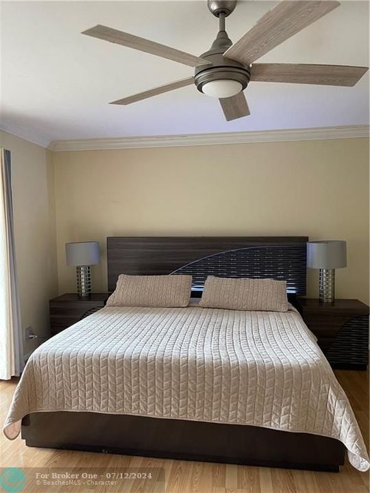 Active With Contract: $1,500 (1 beds, 1 baths, 742 Square Feet)