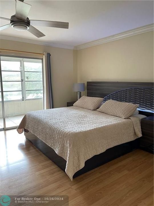 Active With Contract: $1,500 (1 beds, 1 baths, 742 Square Feet)