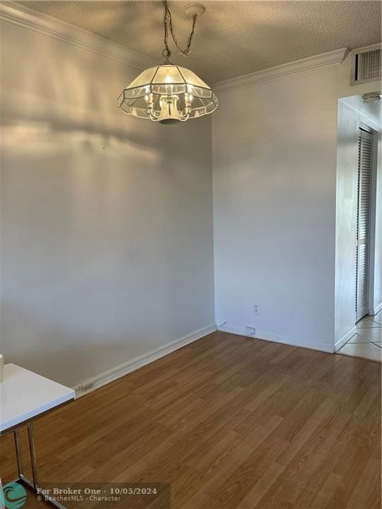 Active With Contract: $1,500 (1 beds, 1 baths, 742 Square Feet)