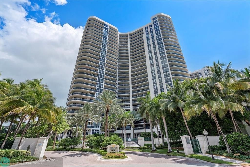 Recently Sold: $3,400,000 (3 beds, 3 baths, 2661 Square Feet)