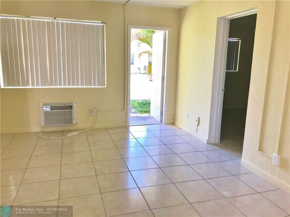 Recently Sold: $1,100 (1 beds, 1 baths, 2076 Square Feet)