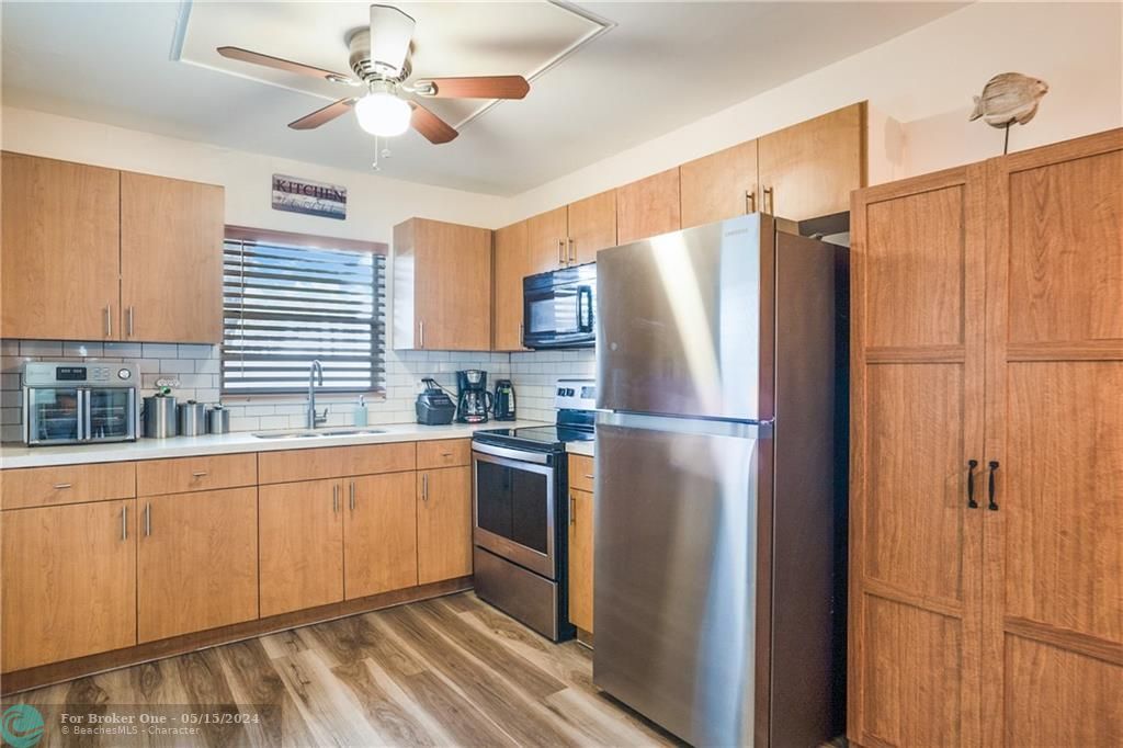 Recently Sold: $157,000 (2 beds, 2 baths, 945 Square Feet)