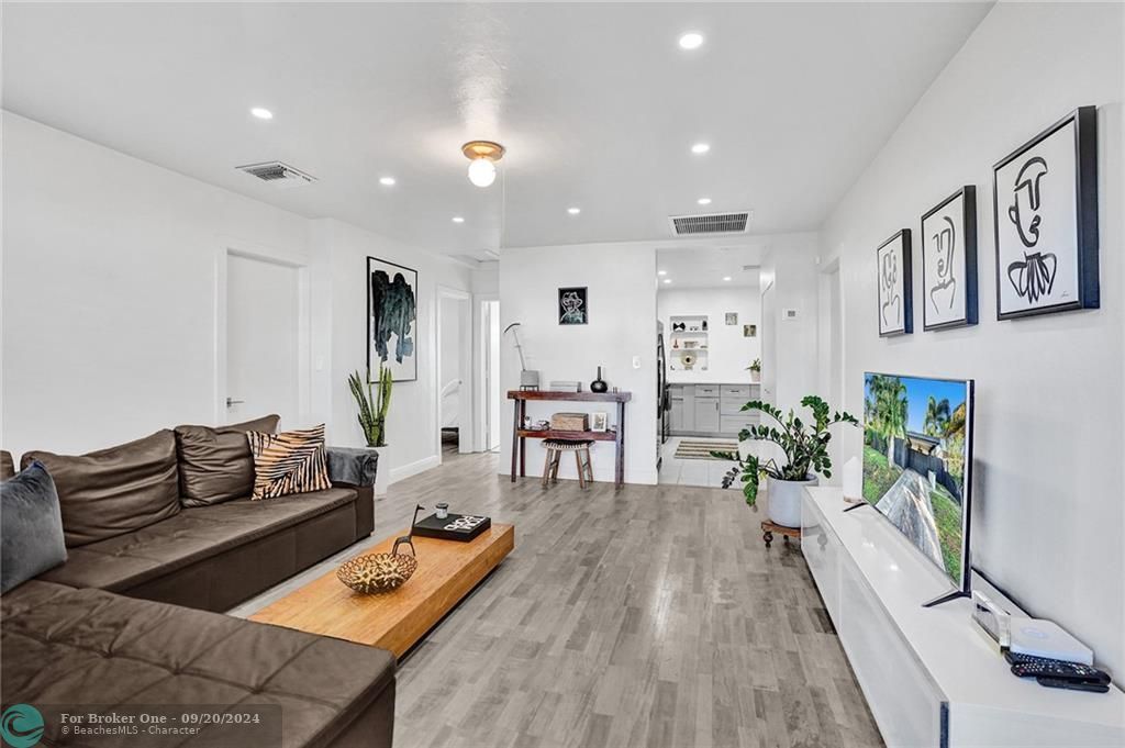 Recently Sold: $427,000 (3 beds, 2 baths, 1478 Square Feet)