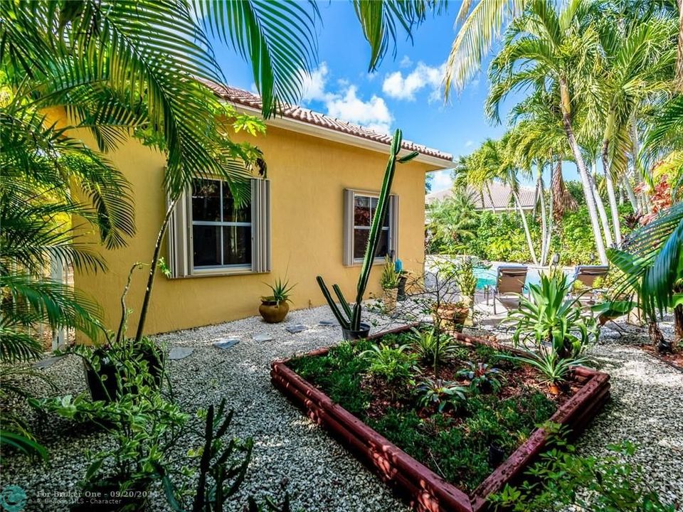 Recently Sold: $985,000 (5 beds, 2 baths, 2764 Square Feet)