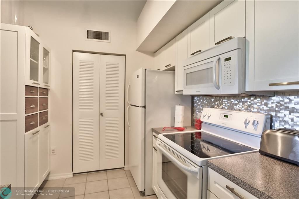 Recently Rented: $1,800 (1 beds, 1 baths, 750 Square Feet)