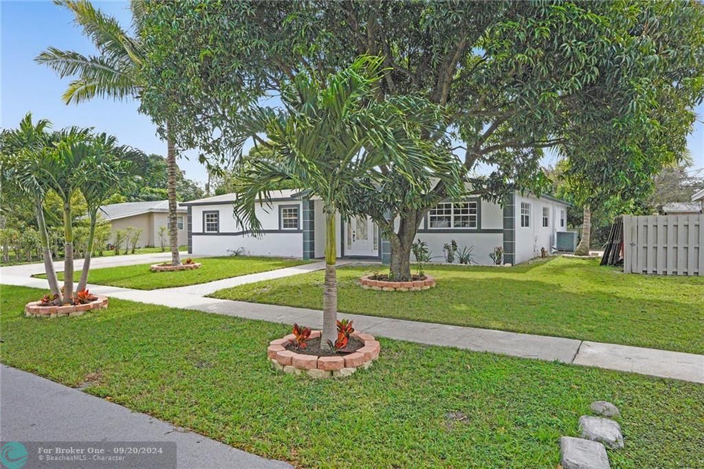 Recently Sold: $465,000 (4 beds, 2 baths, 1911 Square Feet)