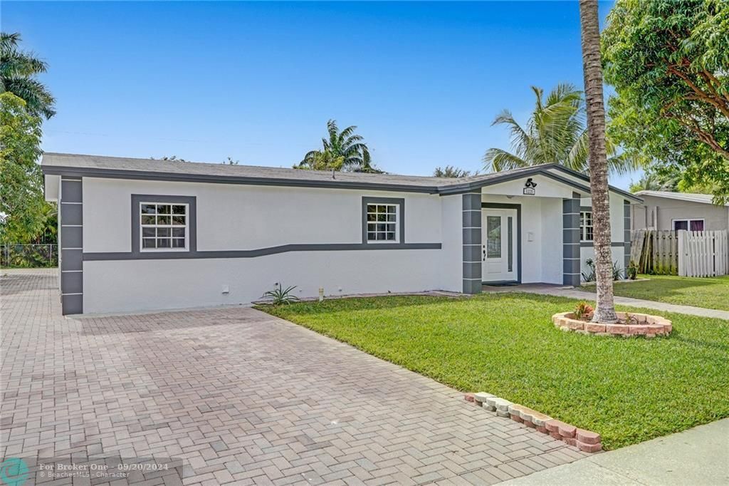 Recently Sold: $465,000 (4 beds, 2 baths, 1911 Square Feet)