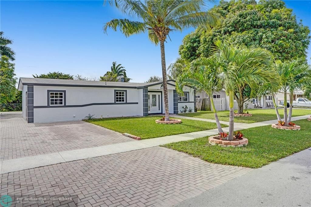 Recently Sold: $465,000 (4 beds, 2 baths, 1911 Square Feet)