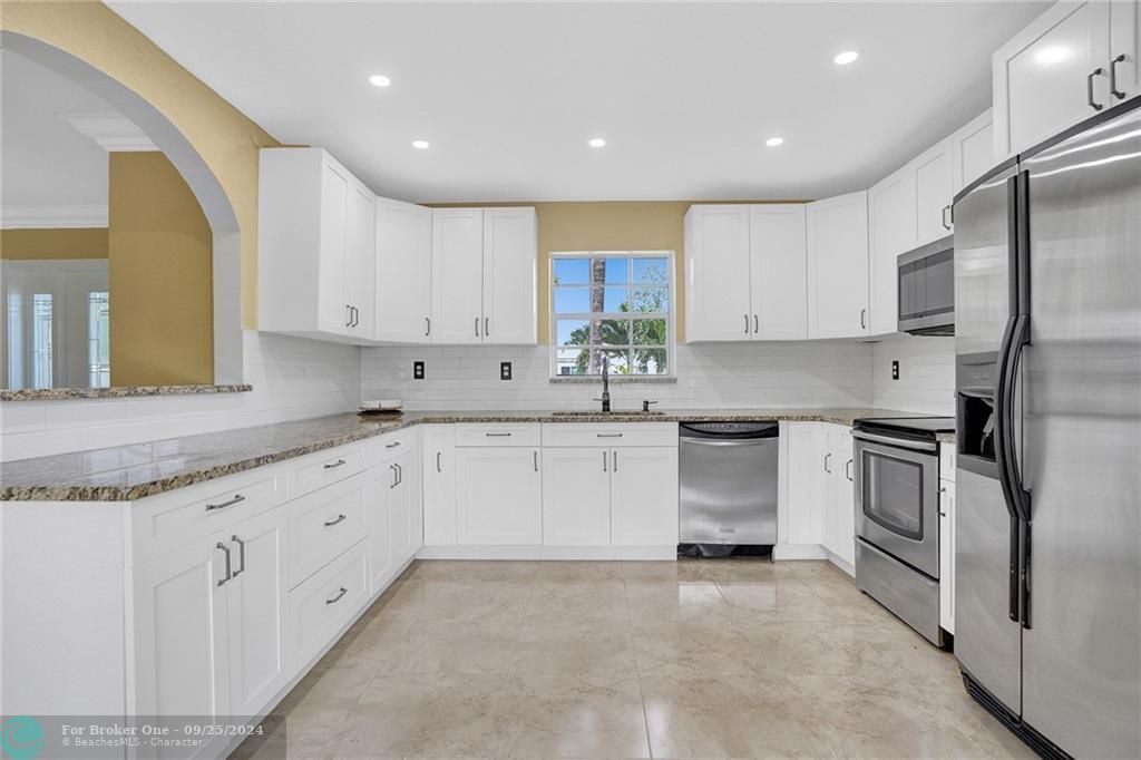 Recently Sold: $465,000 (4 beds, 2 baths, 1911 Square Feet)