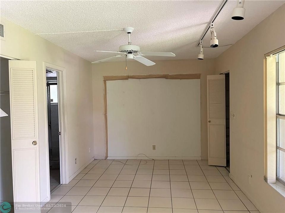 Recently Sold: $80,000 (1 beds, 2 baths, 904 Square Feet)