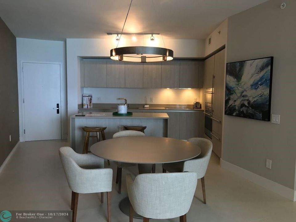 For Sale: $750,000 (1 beds, 1 baths, 841 Square Feet)