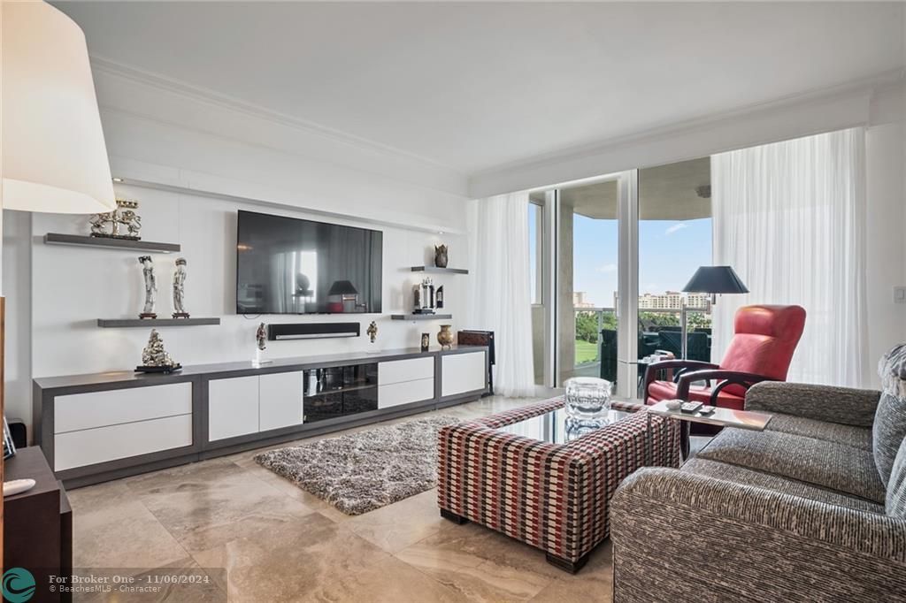 Recently Sold: $2,200,000 (3 beds, 3 baths, 2457 Square Feet)