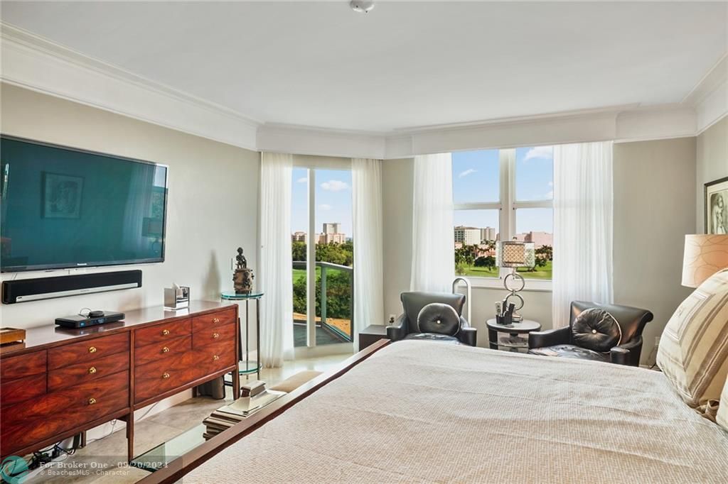 Recently Sold: $2,200,000 (3 beds, 3 baths, 2457 Square Feet)