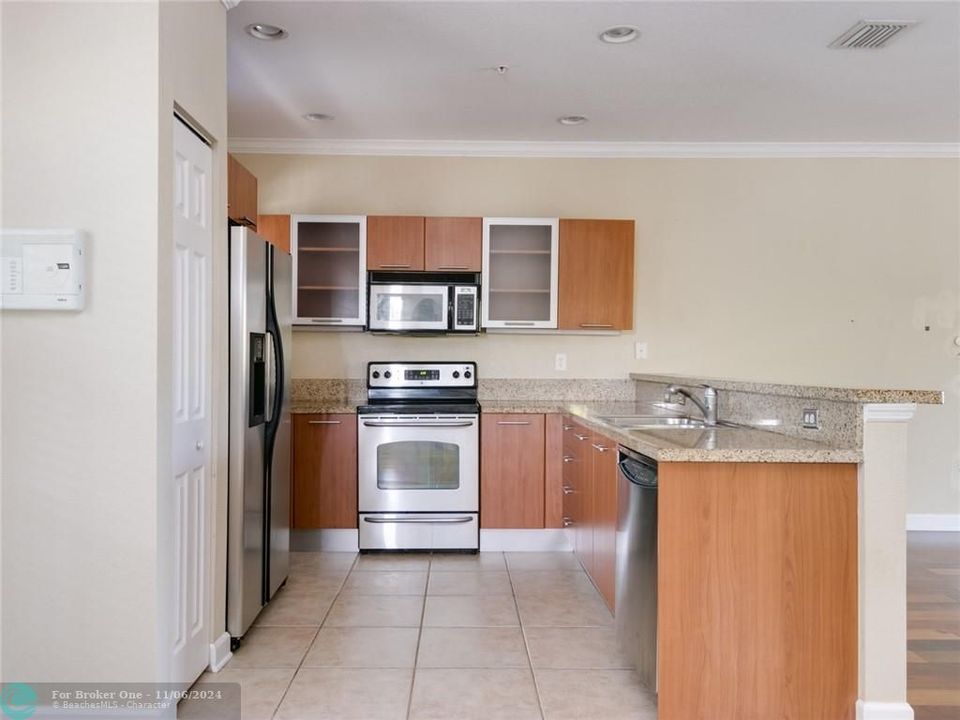 Vendido Recientemente: $380,000 (2 camas, 2 baños, 1455 Pies cuadrados)