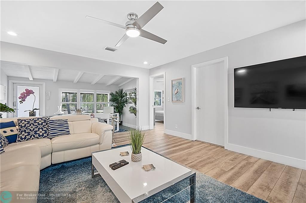 Recently Sold: $850,000 (3 beds, 2 baths, 1255 Square Feet)