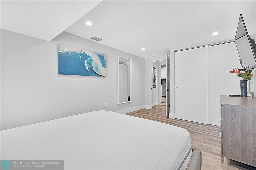 Recently Sold: $850,000 (3 beds, 2 baths, 1255 Square Feet)