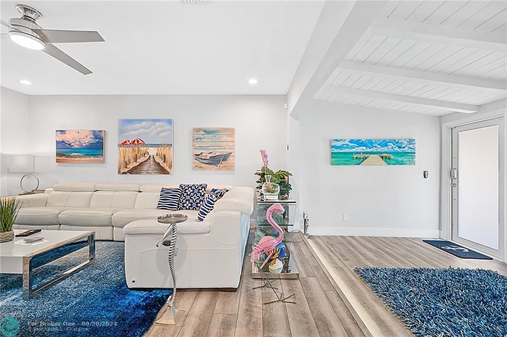 Recently Sold: $850,000 (3 beds, 2 baths, 1255 Square Feet)