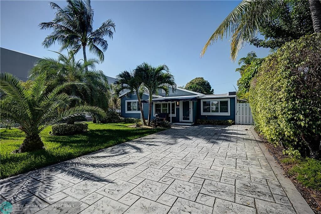 Recently Sold: $850,000 (3 beds, 2 baths, 1255 Square Feet)