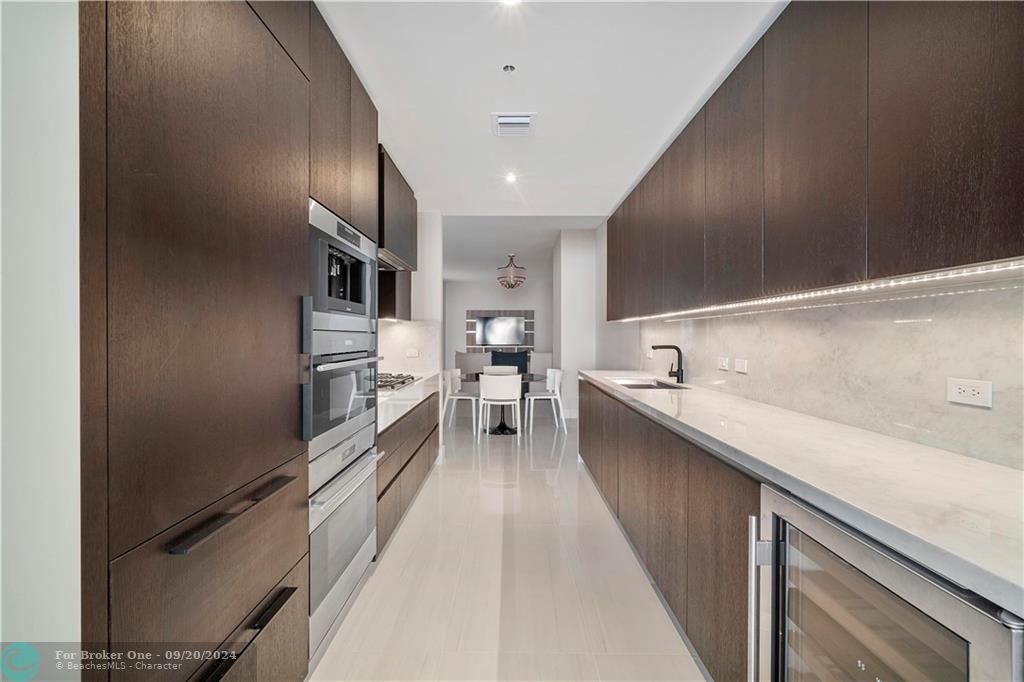 Recently Sold: $3,750,000 (3 beds, 3 baths, 2787 Square Feet)