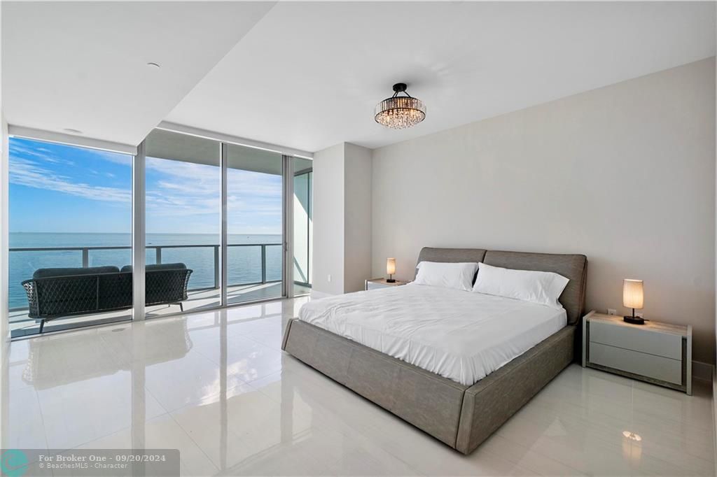 Recently Sold: $3,750,000 (3 beds, 3 baths, 2787 Square Feet)