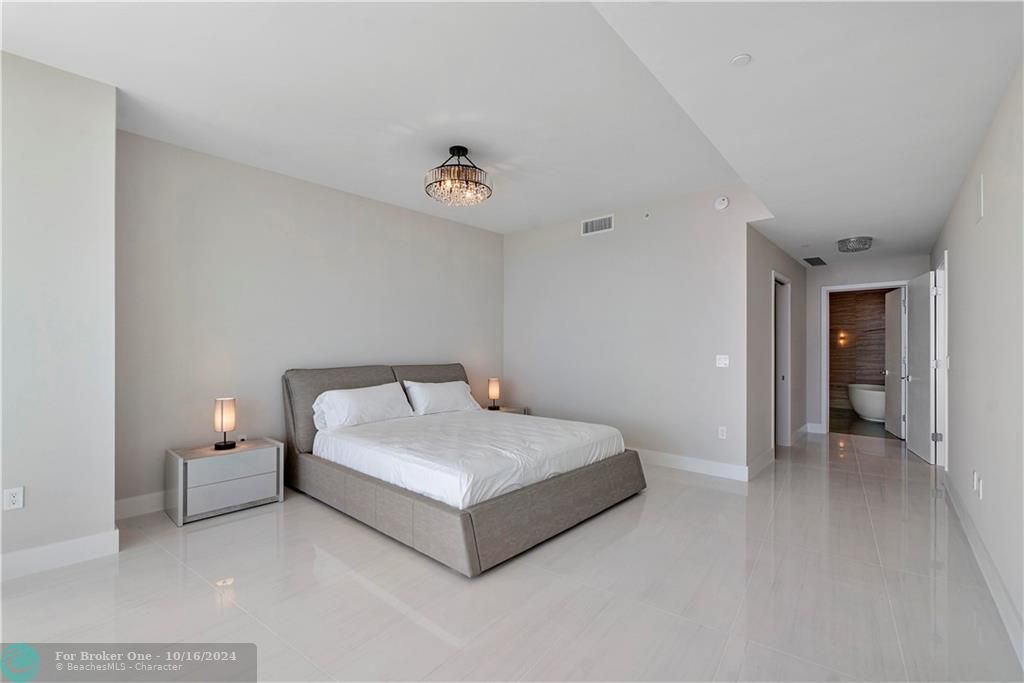 Recently Sold: $3,750,000 (3 beds, 3 baths, 2787 Square Feet)